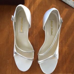 Satin bridal shoes dyeable